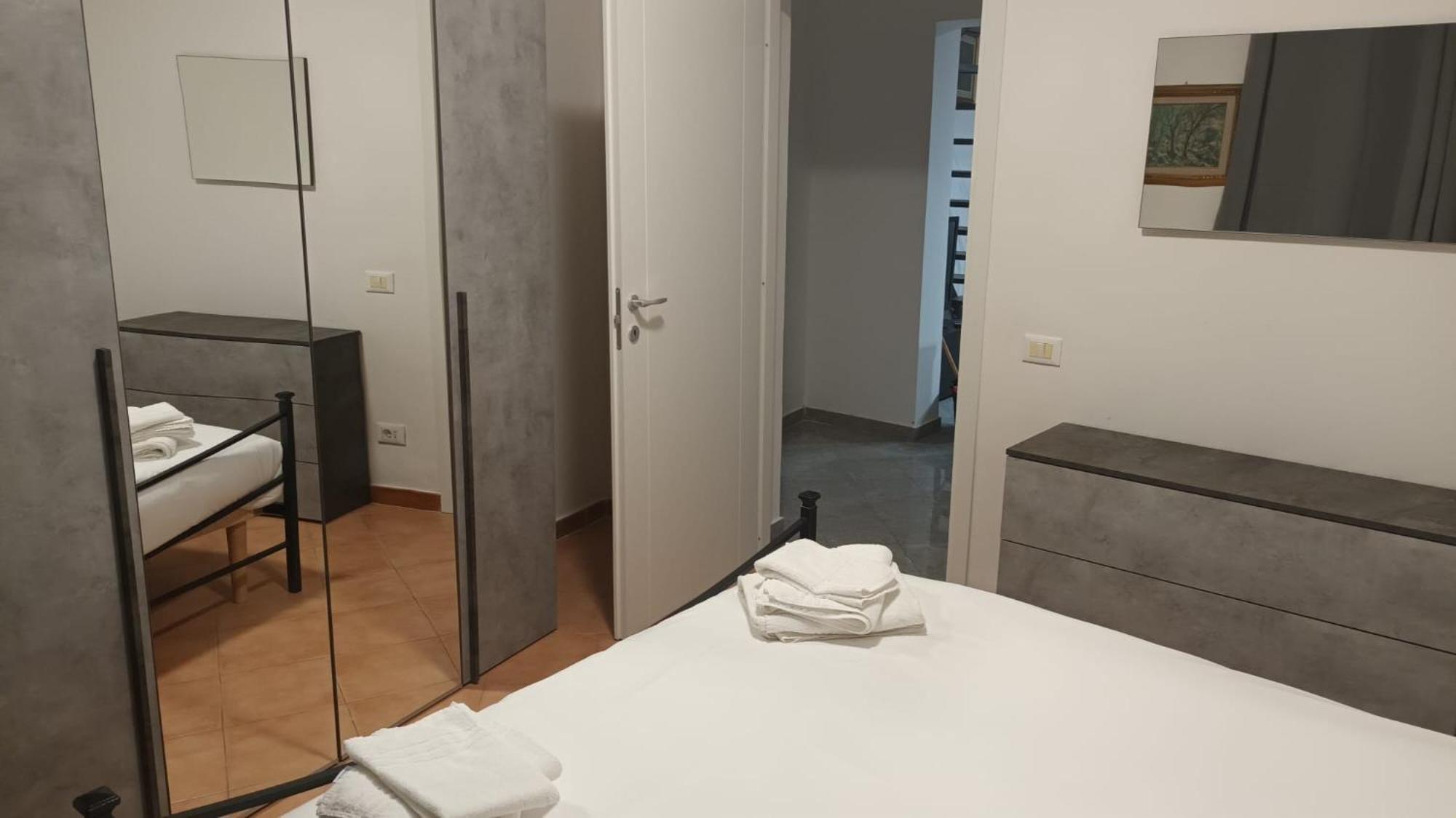 Casa N 2 Con Parcheggio Privato E Colonnina Ricarica Apartment ลีวอร์โน ภายนอก รูปภาพ